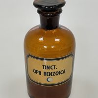 Bruine stopfles Tinct Opii Benzoica
